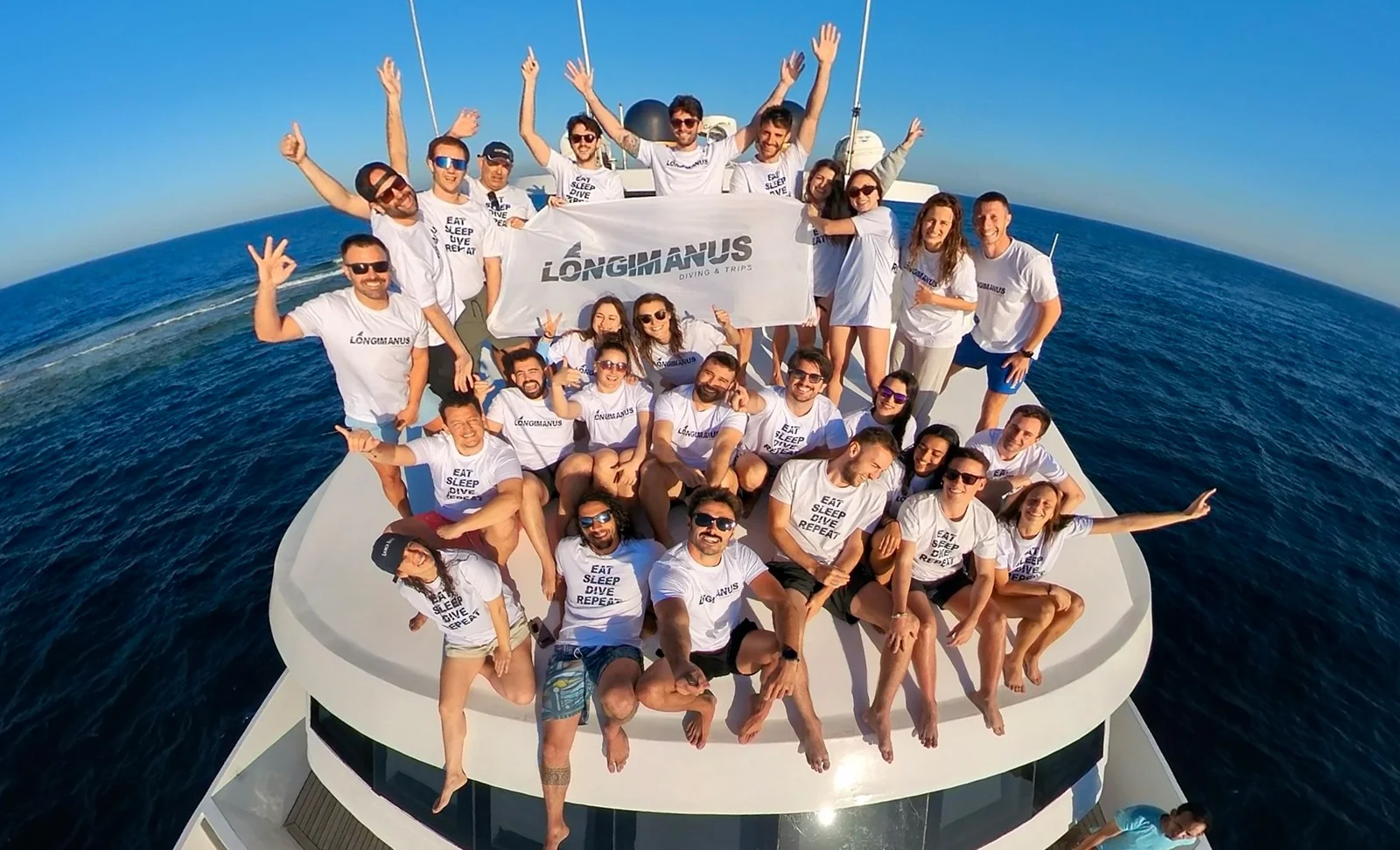 viajes de buceo en grupo mar rojo