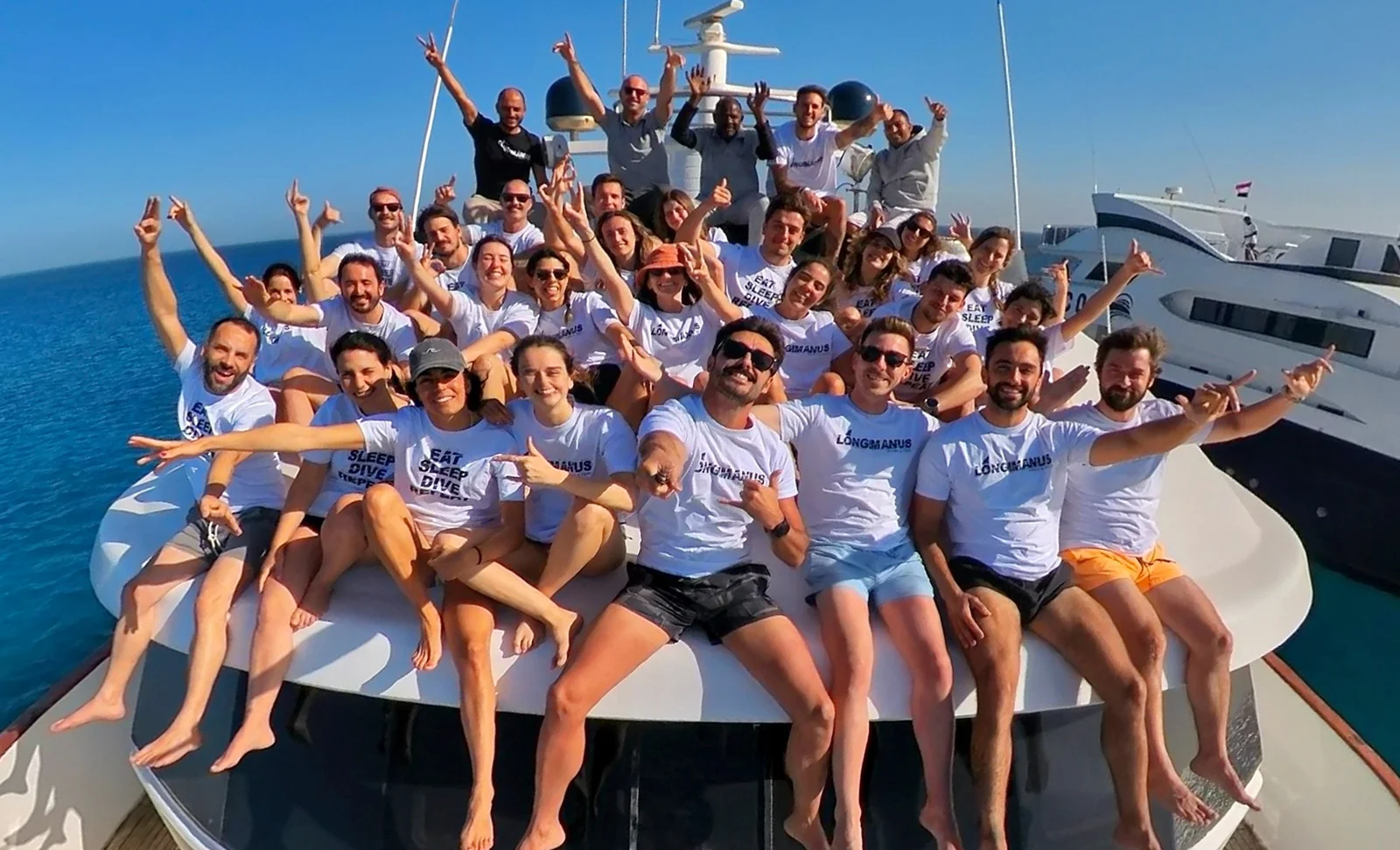 viajes de buceo en grupo mar rojo