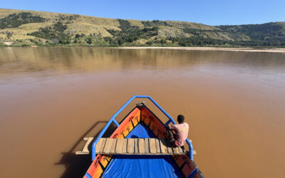 Descenso del río Tsiribihina en barco: 2 días Navegando + Acampada