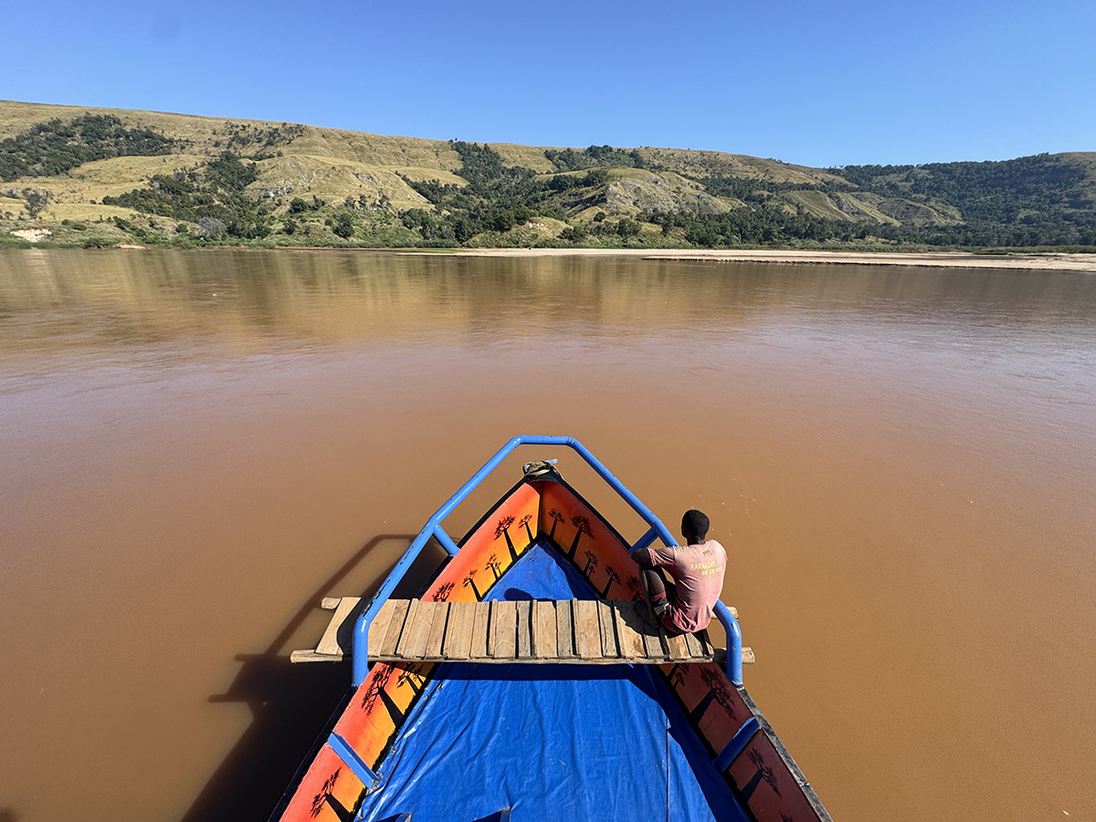 barco Tsiribihina rio descenso madagascar